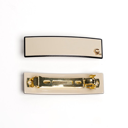 G Barrette square beige s:  (© Great Lengths)